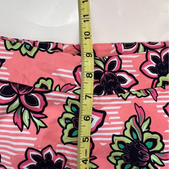 Crown & Ivy Shelby Scalloped Hem Floral Pink Shorts Size 6 - Picture 7 of 9